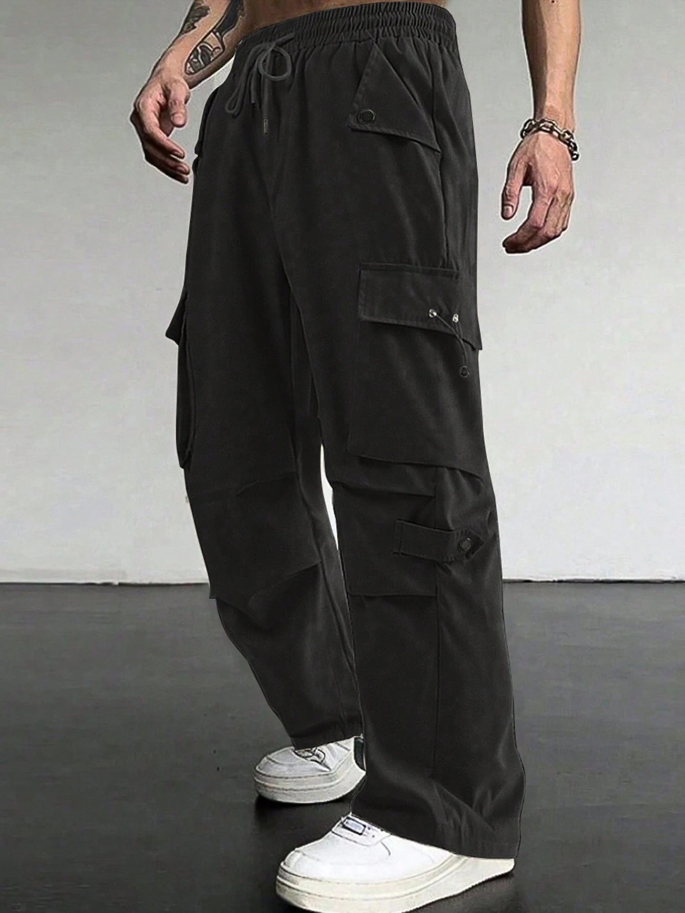 Manfinity EMRG Men'S Flap Pocket Drawstring Waist Cargo Pants Baggy Long Plain Going Out